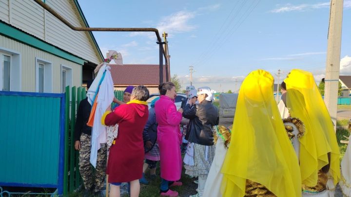 В Бугульминском районе прошел сбор платков к Сабантую