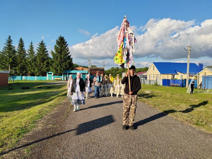 В Бугульминском районе прошел сбор платков к Сабантую