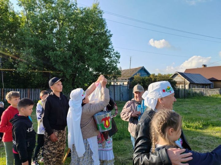 В Бугульминском районе прошел сбор платков к Сабантую
