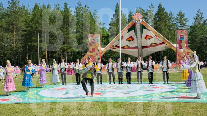 Сабантуй в Бугульме продолжается