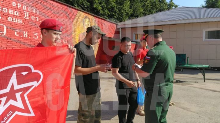Еще два бугульминца подписали контракт с Министерством обороны России