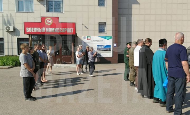 Еще два бугульминца подписали контракт с Министерством обороны России