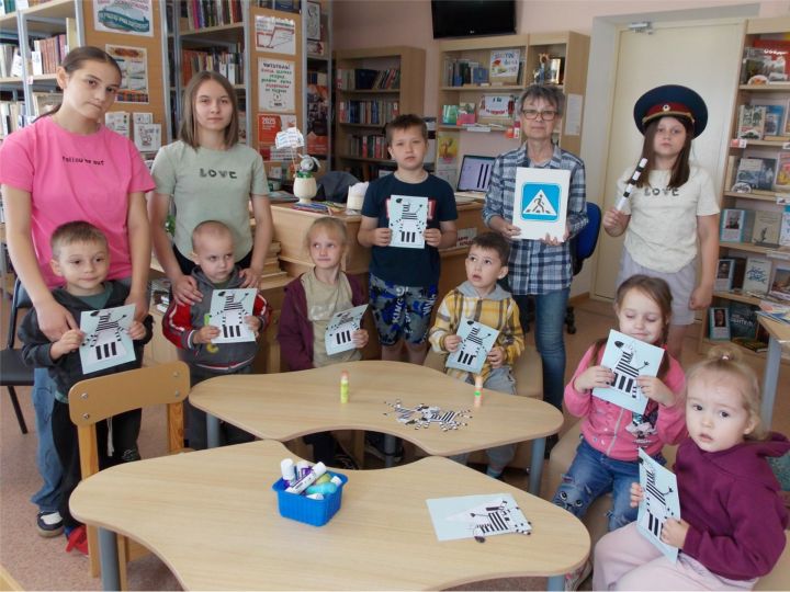 Дошкольникам и школьникам Бугульминского района напомнили правила поведения на дороге