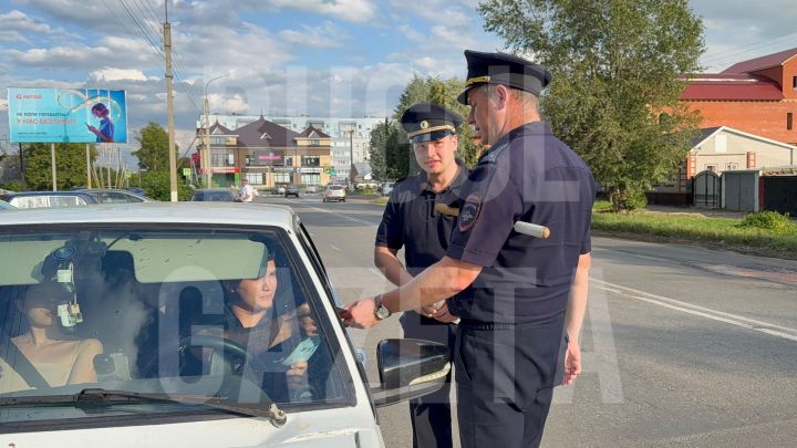 Госавтоинспекция Бугульмы напоминает водителям правила перевозки детей