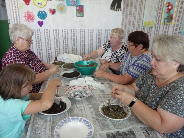 В Бугульминском районе изготовили чай для бойцов СВО