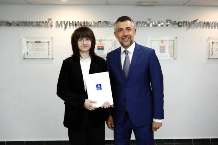 Дамир Фаттахов встретился с бугульминскими стобалльниками