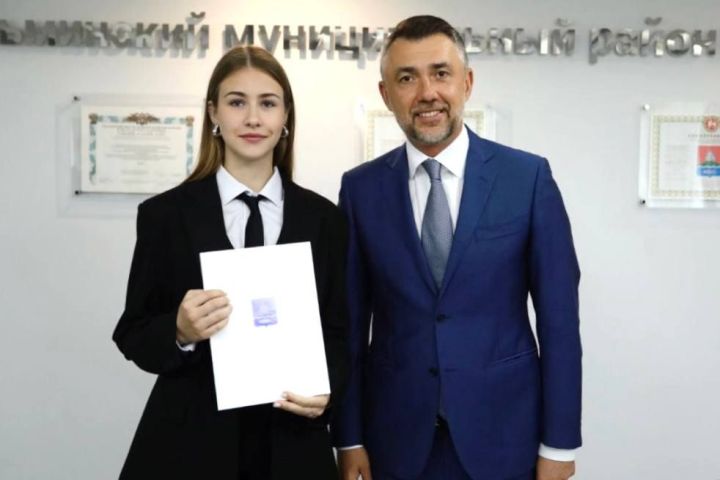 Дамир Фаттахов встретился с бугульминскими стобалльниками