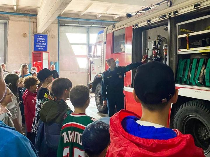 Юные бугульминцы познакомились с профессией спасателя