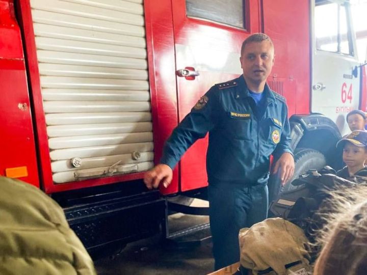 Юные бугульминцы познакомились с профессией спасателя