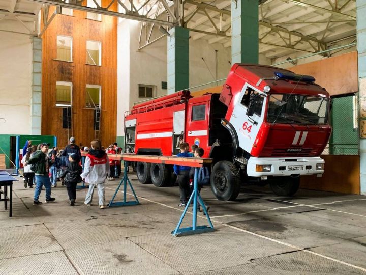 Юные бугульминцы познакомились с профессией спасателя