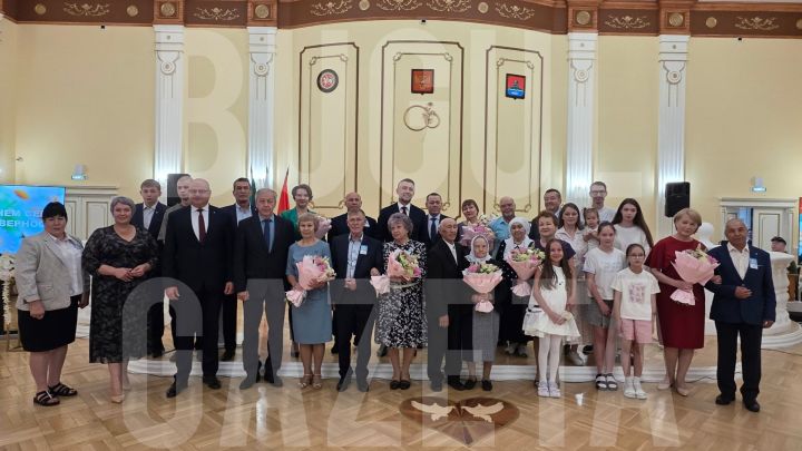 Торжественный прием лучших семей провели в местном загсе