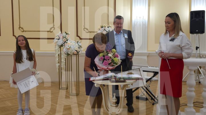 Торжественный прием лучших семей провели в местном загсе