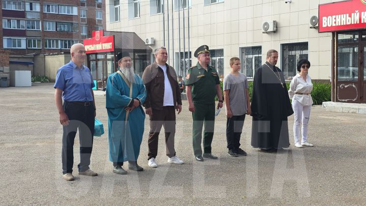 Из Бугульмы семеро военнослужащих уехали в Африканский корпус
