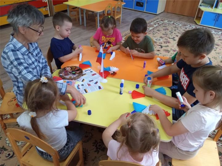 В Бугульминском районе празднуют День флага РФ