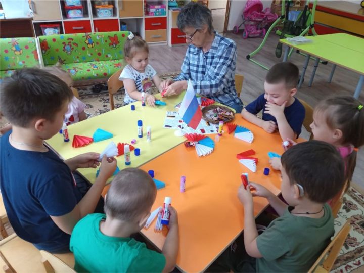В Бугульминском районе празднуют День флага РФ