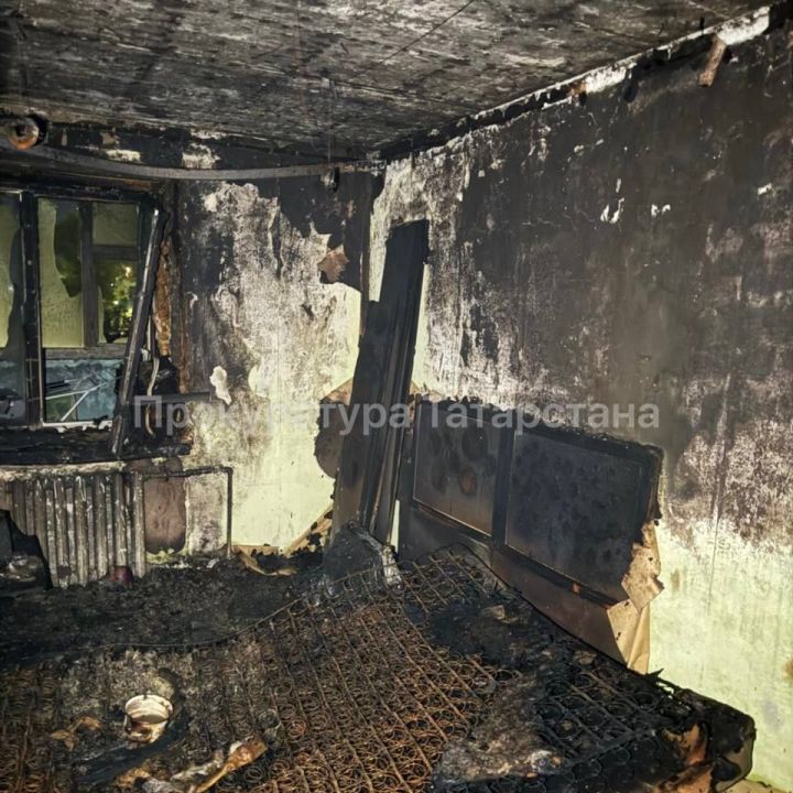 На пожаре в многоэтажке в Бугульме погибли мужчина и женщина