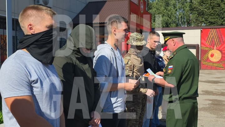 Бугульминцам вручили благодарственные письма за помощь фронту