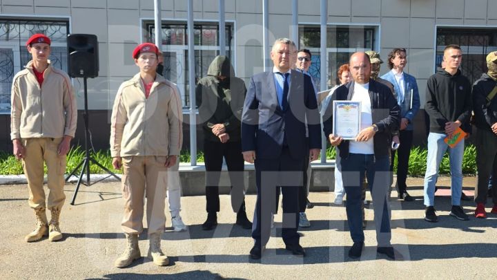Бугульминцам вручили благодарственные письма за помощь фронту