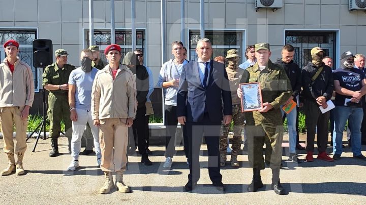 Бугульминцам вручили благодарственные письма за помощь фронту