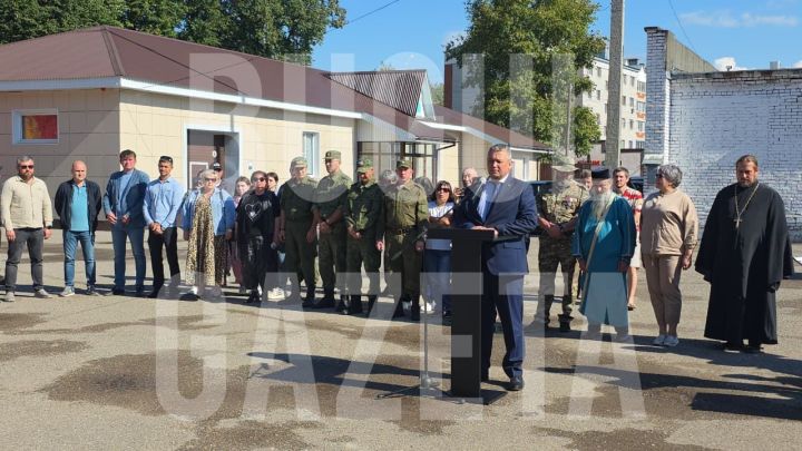 Бугульминцам вручили благодарственные письма за помощь фронту
