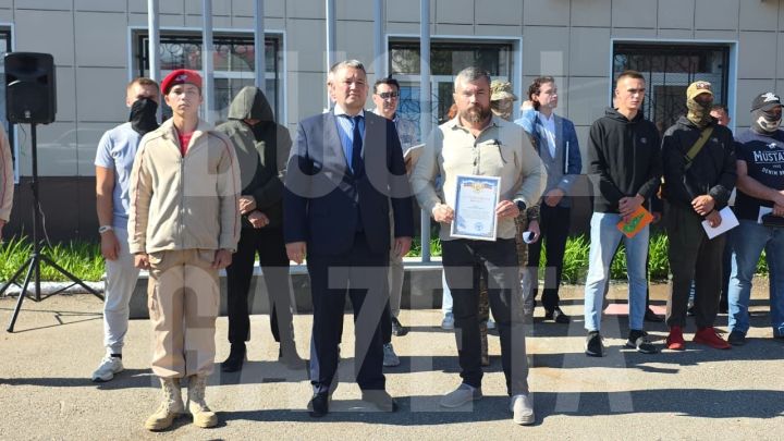 Бугульминцам вручили благодарственные письма за помощь фронту