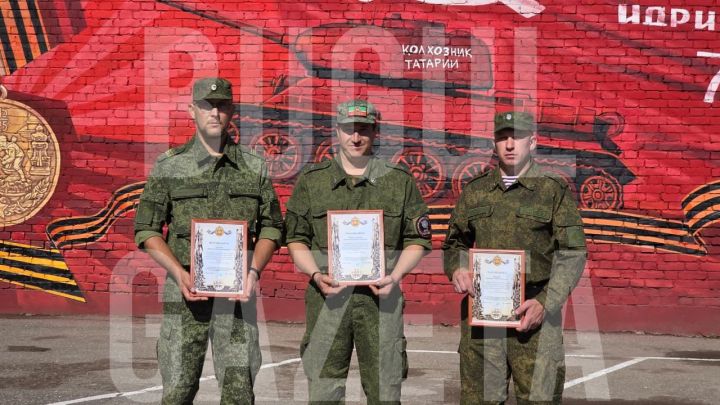 Бугульминцам вручили благодарственные письма за помощь фронту