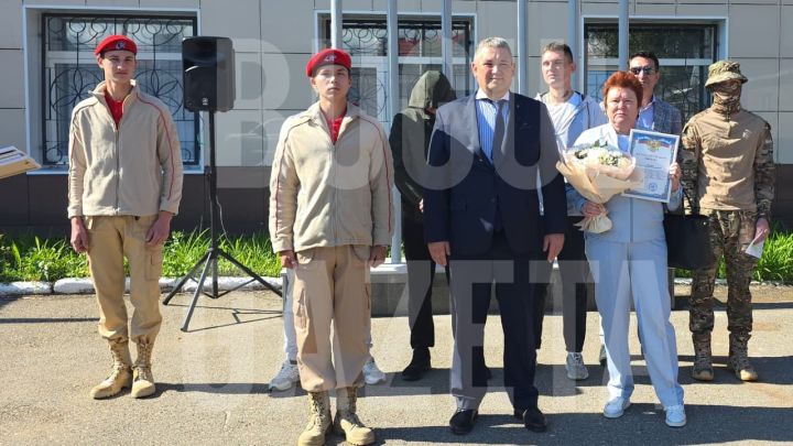 Бугульминцам вручили благодарственные письма за помощь фронту