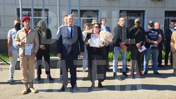 Бугульминцам вручили благодарственные письма за помощь фронту