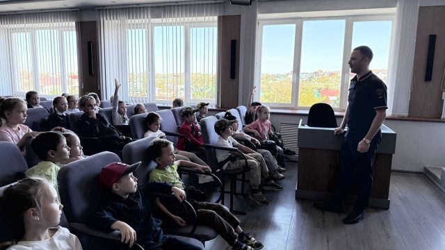 Юные бугульминцы с экскурсией посетили правоохранительные органы