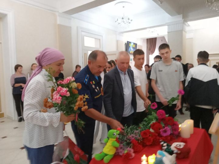 В Бугульминском районе организовали выставку «Город ангелов. Беслан»