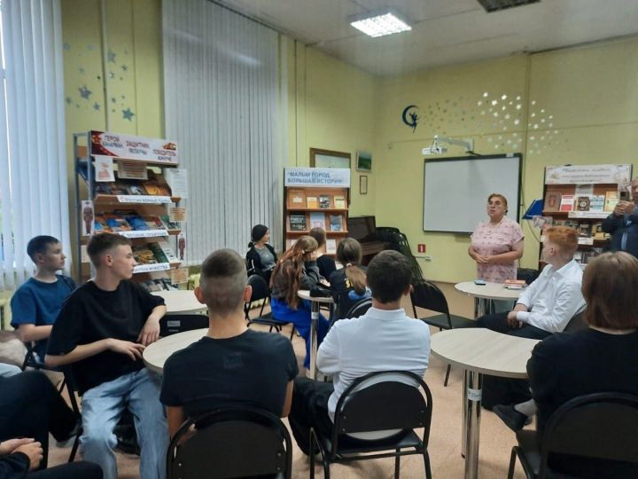 Иногородним первокурсникам колледжа устроили экскурсию по Бугульме