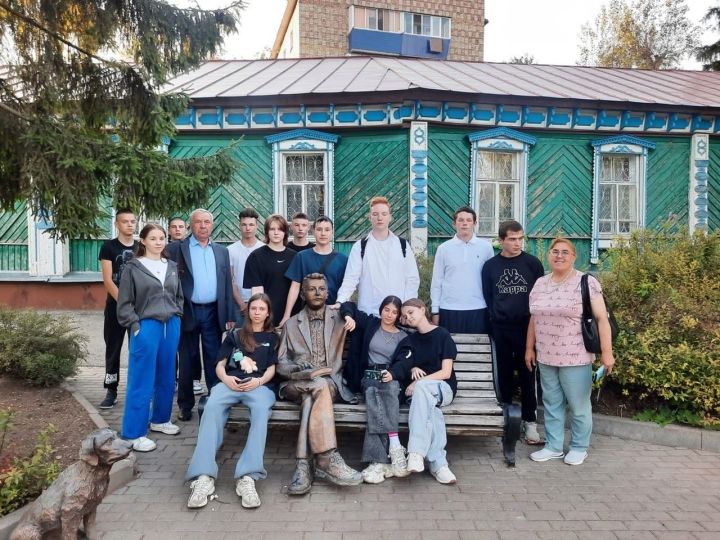 Иногородним первокурсникам колледжа устроили экскурсию по Бугульме