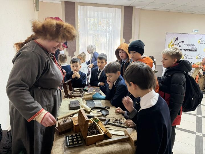Передвижная историческая выставка «От ремесла к империи» открылась в Бугульме