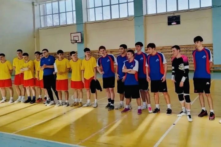 Бугульминцы одержали победу в состязаниях по футзалу