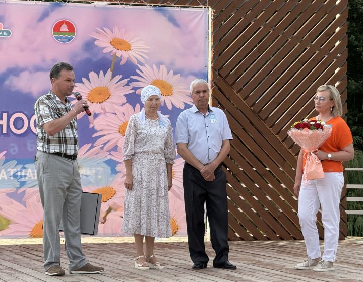 Самые крепкие пары Бугульмы поздравили с Днем семьи, любви и верности
