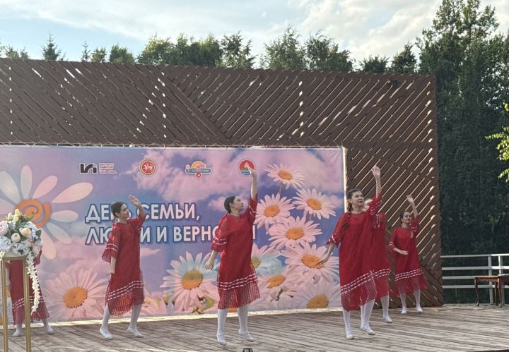 Самые крепкие пары Бугульмы поздравили с Днем семьи, любви и верности