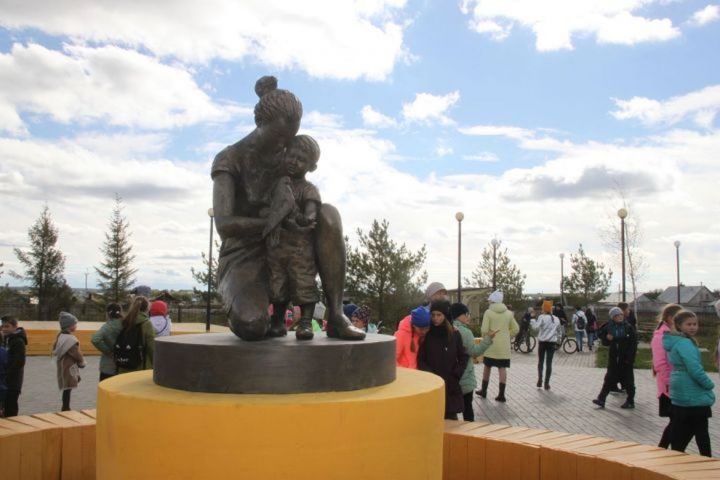 Памятник Матери открыли в Алькеевском районе Татарстана
